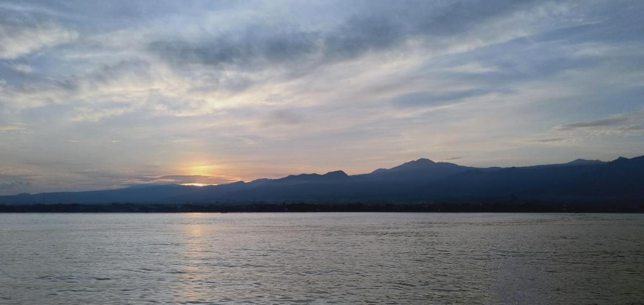 Bali Taman Beach Resort & Spa Lovina Pabean Buleleng エクステリア 写真